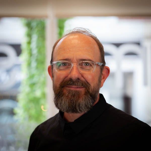 Stuart, Director